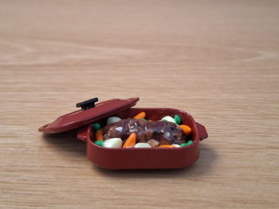 Case e mobili per bambole: Hackbraten mit Gemüse Handgemacht – Nuovo (secondo la descrizione) da Zürich venduto da HandmadeTinyFood