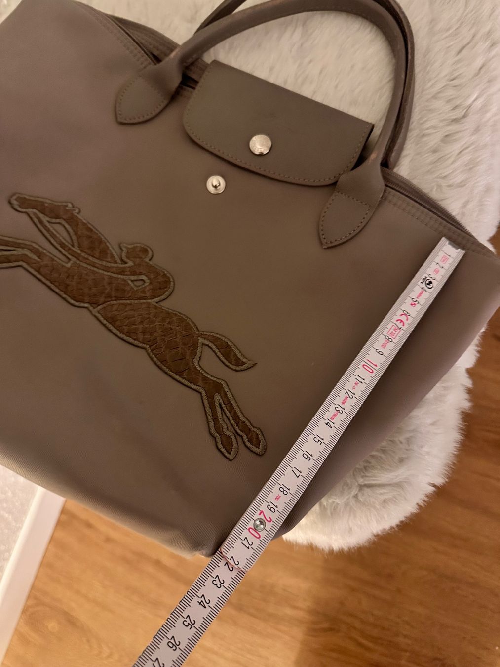 Longchamp Borse da donna: Longchamp Shopper grau/beige mit Pferd – Usato da Ittigen venduto da luna_91 2