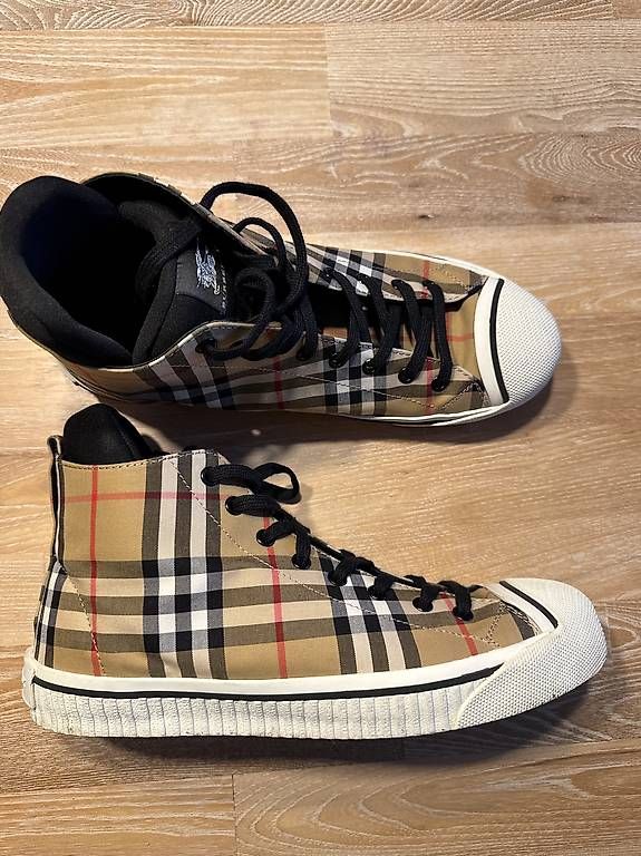 Herrenschuhe: Hohe Burberry Sneakers Grösse 43 – Gebraucht aus Meilen von DavideL02