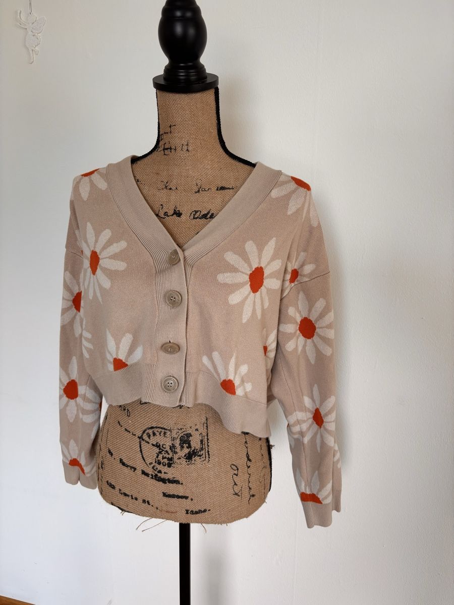 Giacche: Süsser Cardigan mit Gänseblümchenmuster, Grösse S – Usato da Fraubrunnen venduto da Sxhiina01 1