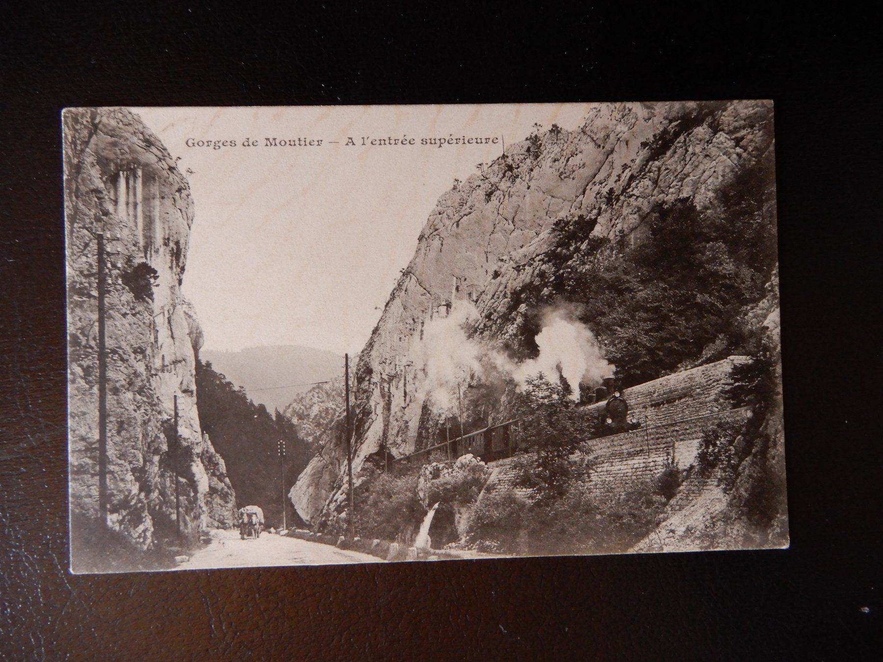 Cartoline postali: AK - Gorges de Moutier - Dampfeisenbahn und Pferdekutsche – Usato da Senèdes venduto da Framboise52