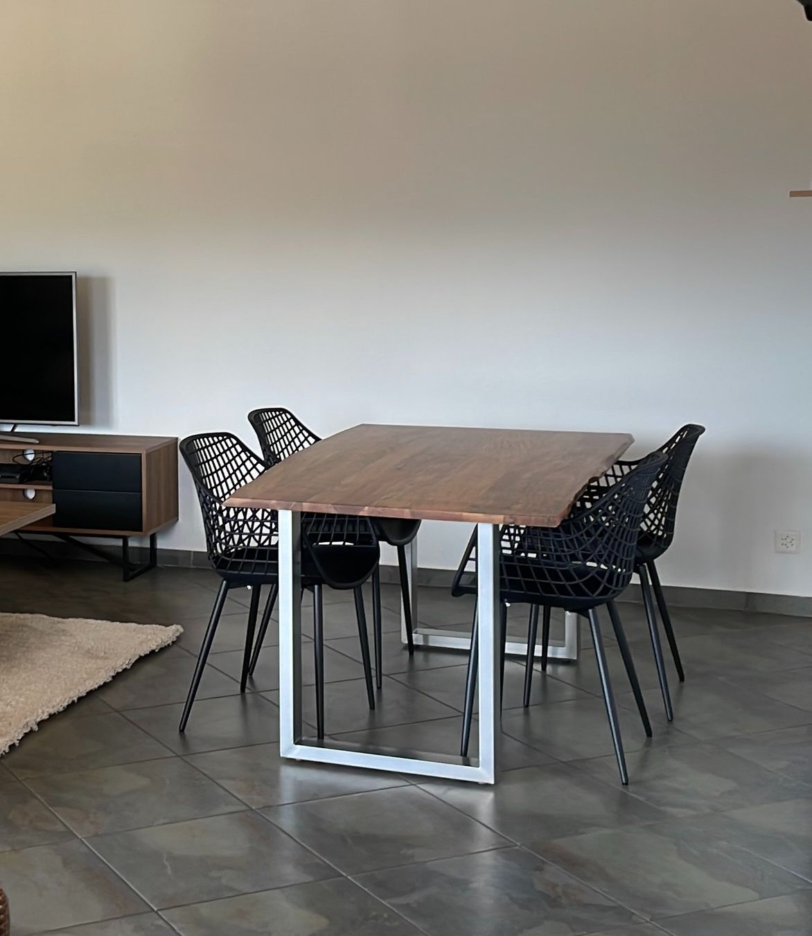 Set di tavolo e panche: Ensemble de salle à manger – Usato da Moutier venduto da DreamerZz1 1