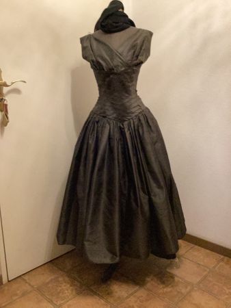 Handgefertigte Vintage-Seidenkleid aus den 1950er Jahren