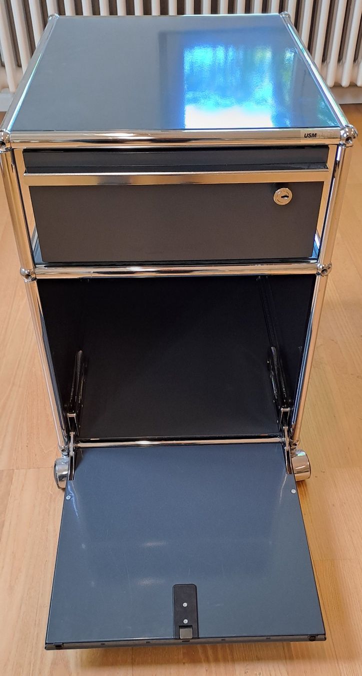 USM Cassettiere: Schöner USM Haller Rollcontainer in anthrazit – Usato da Winterthur venduto da altrade 1