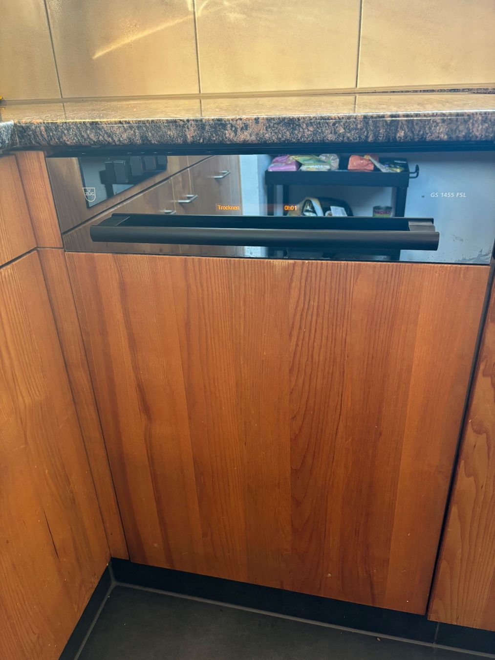 V-Zug Cucine complete: Massivholz Einbauküche mit Geräten – Usato da Spiez venduto da mea01 7
