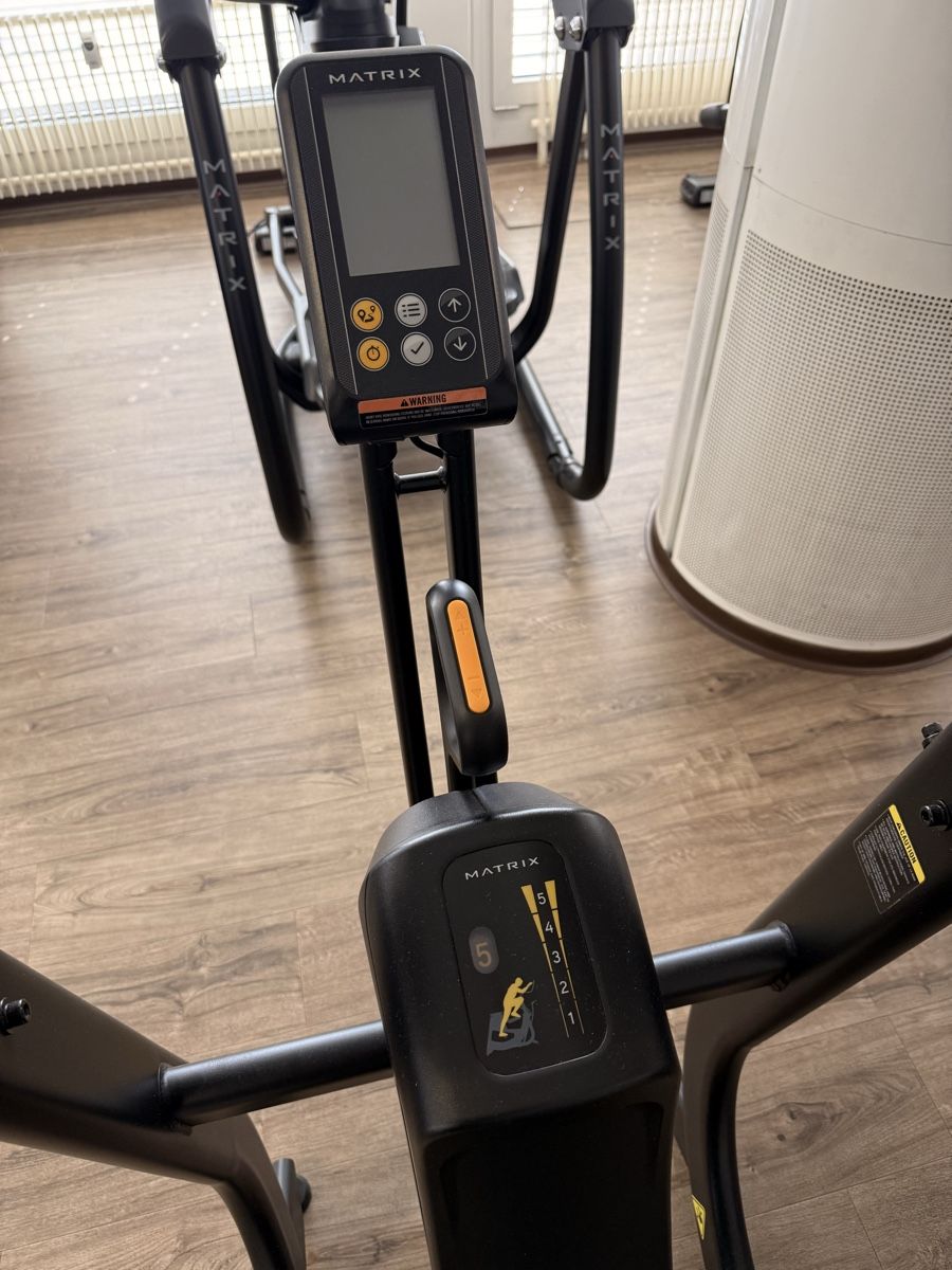 Hometrainer: Performancetrainer Matrix schwarz gebrauchter Zustand – Gebraucht aus Buchs SG von fit4back 1