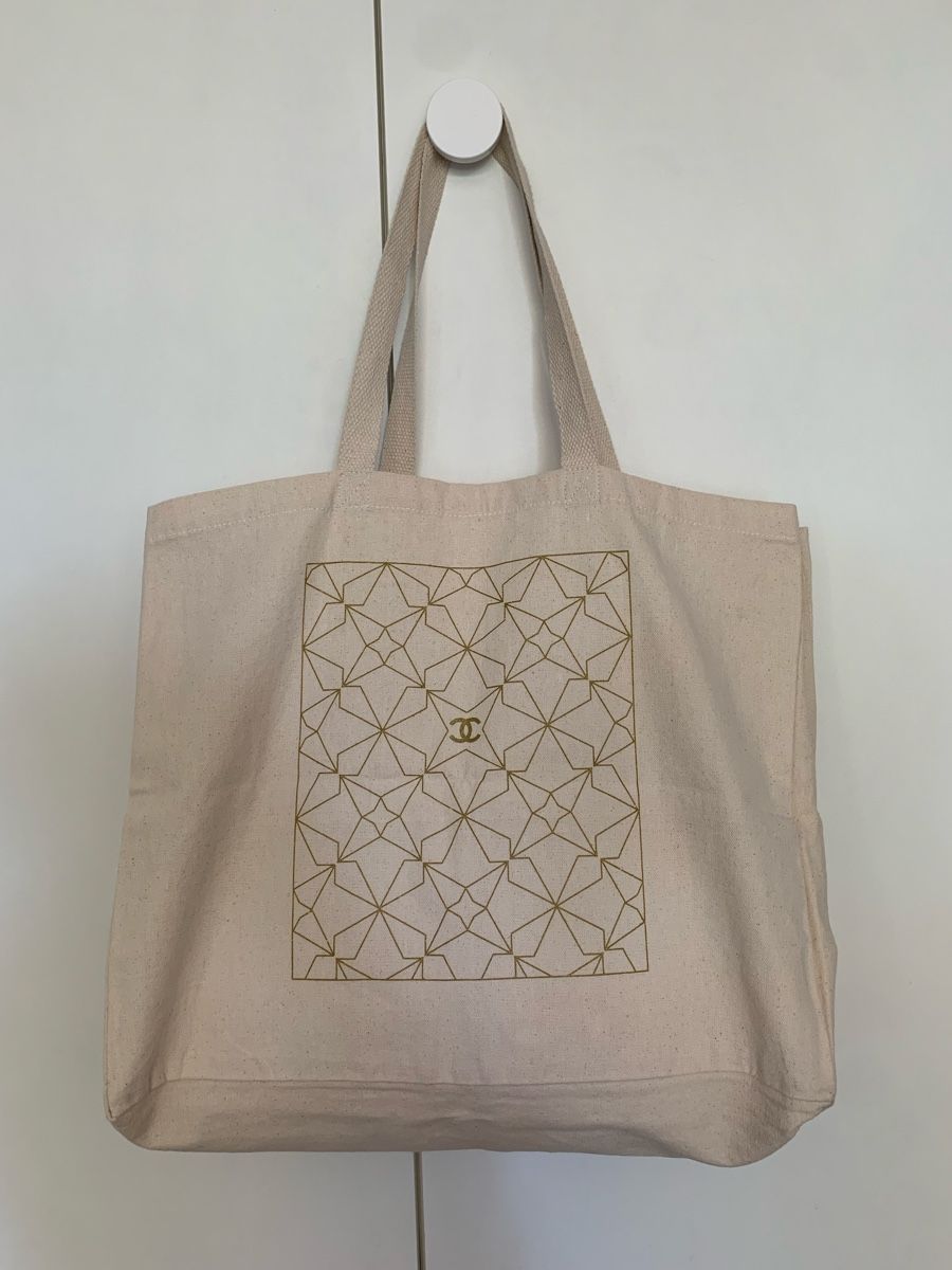 Chanel Taschen: Sac tote bag Chanel neuf – Neu und originalverpackt aus Gland von TallyEva