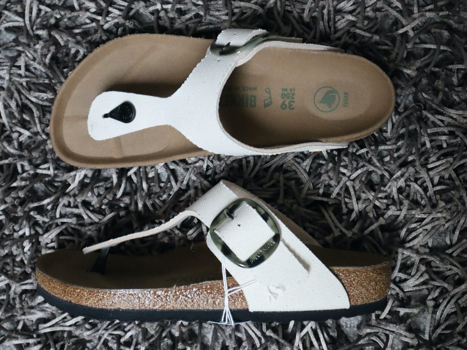 Birkenstock Chaussures femmes: Birkenstock, Gizeh Big Buckle, Gr. 39, eggshell, NEU – Neuf avec emballage d'origine à Wattwil par glueck 2