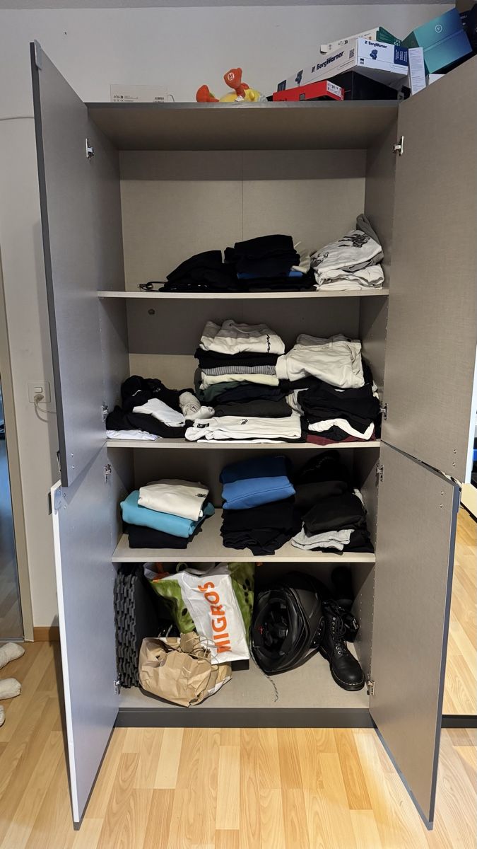 Schränke: Kleiderschrank mit Spiegel – Gebraucht aus Stetten AG von ble_zv8r 1