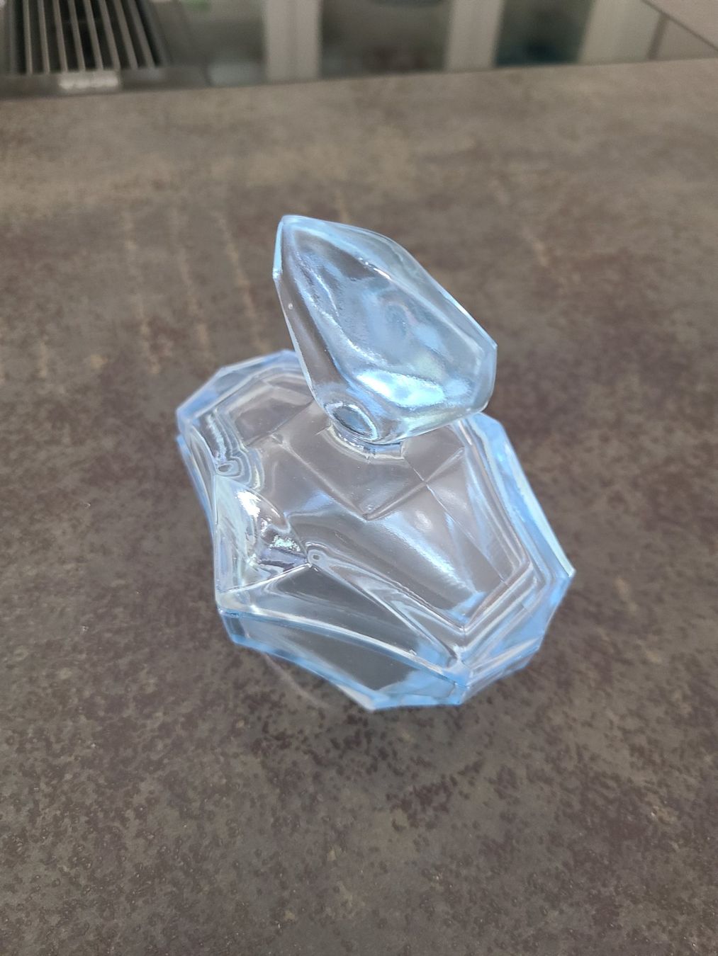 Bicchieri: Glasschale mit Deckel hellblau geschliffen gebraucht – Usato da Reinach venduto da 3Guggerli 4