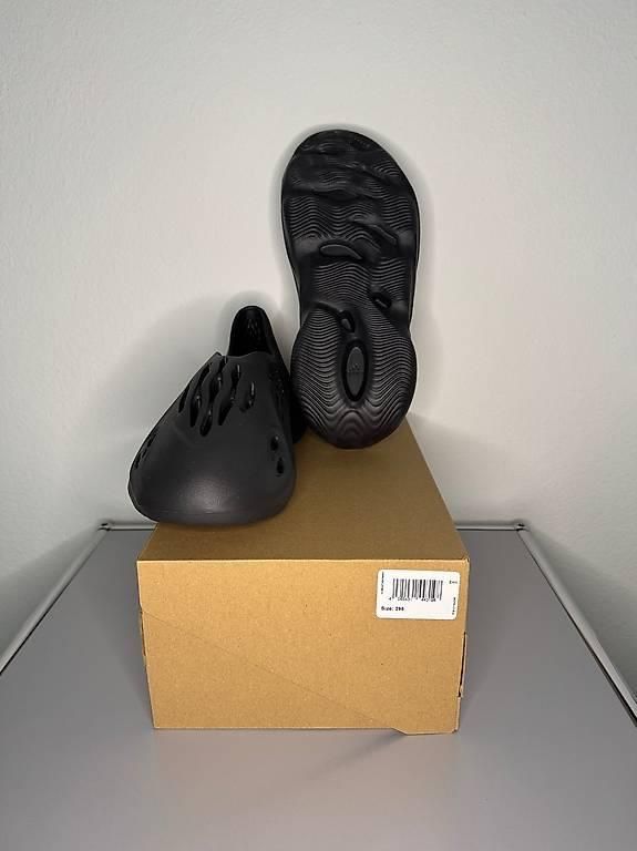 Adidas Scarpe da uomo: Adidas Yeezy Foam RNR Onyx EU46 – Nuovo e nell'imballaggio originale da Reutigen venduto da Adweng 4