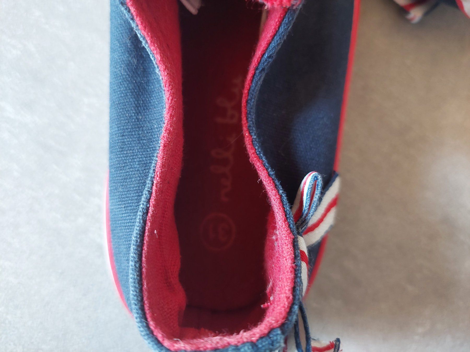 Scarpe per ragazze: Stoffschuhe / Schuhe Grösse 31 – Usato da Wiesendangen venduto da troawus 4