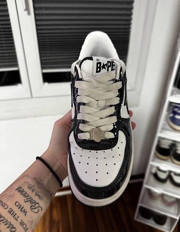 Scarpe da uomo: Bapesta Schwarz Weiss – Usato da Lupfig venduto da CEichi812 1