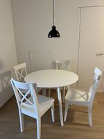 Holztisch rund plus 6 Stühle (im Set)
