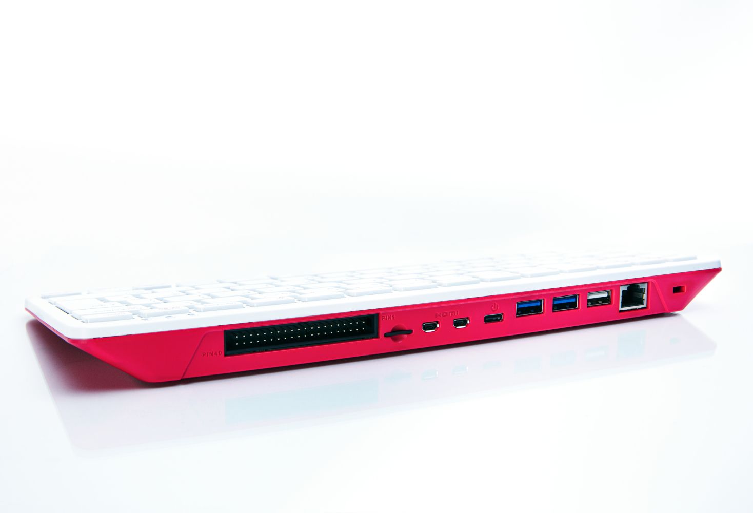 Raspberry Pi PC: Starter Kit Raspberry Pi400 64GB DE Version – Nuovo e nell'imballaggio originale da Dietlikon venduto da Salesmax 1