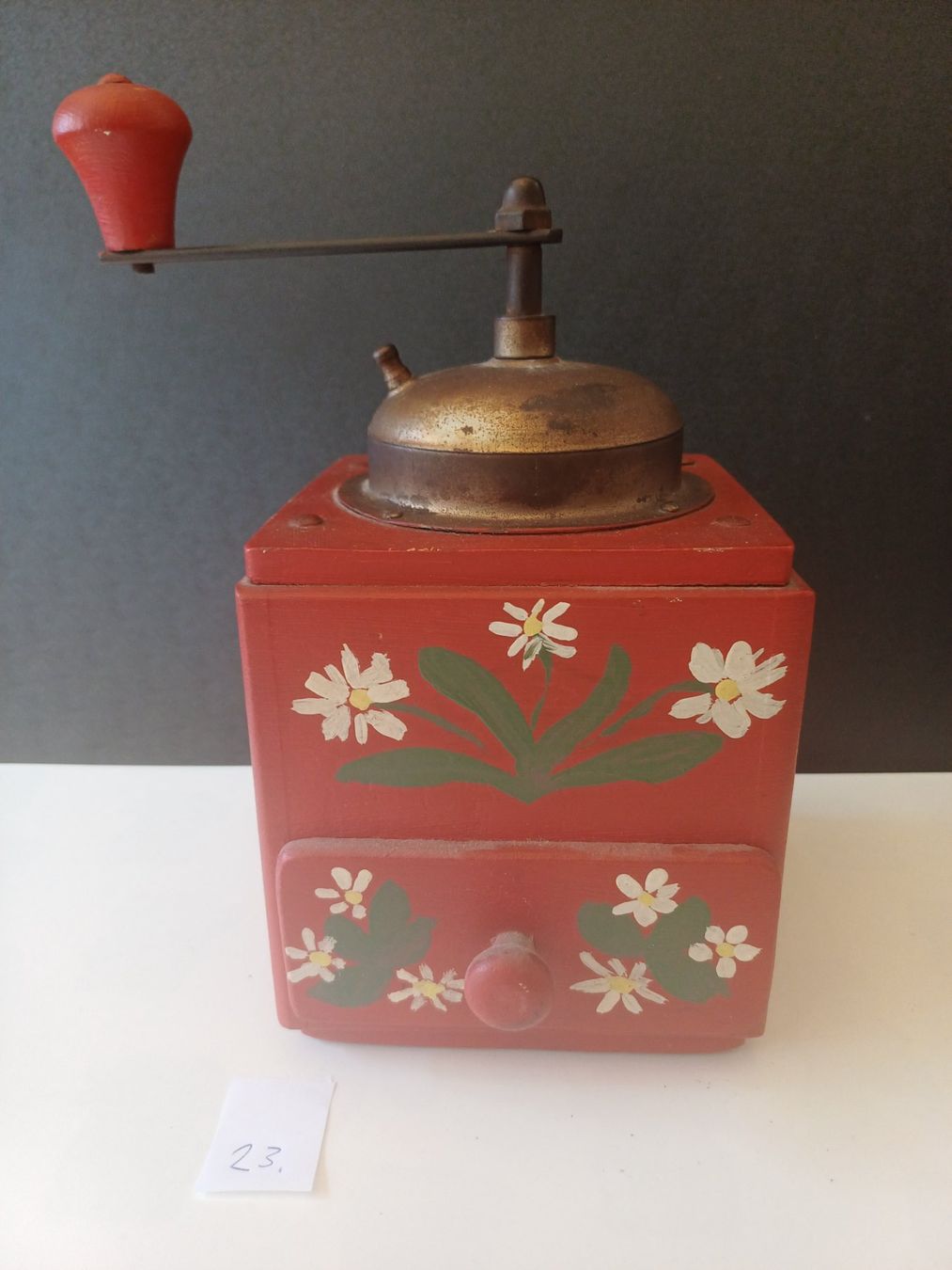 Küchengeräte: Handbemalte Kaffeemühle, rot mit Blümchen - Vintage! – Gebraucht aus Basel von lex_jd5s