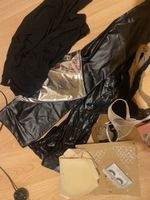 Lot de vêtements et accessoires, divers articles