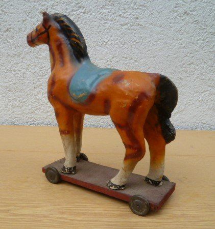 Jouets: Antikes Spielzeug - Pferd auf Wagen – D'occasion à Effretikon par Heimstudio