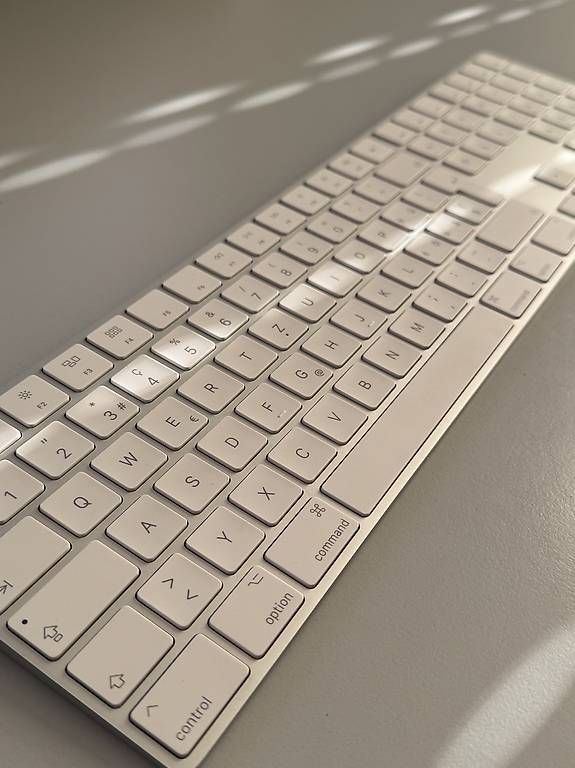 Apple Tastaturen: Apple Magic Keyboard – Gebraucht aus Sempach von Brobean