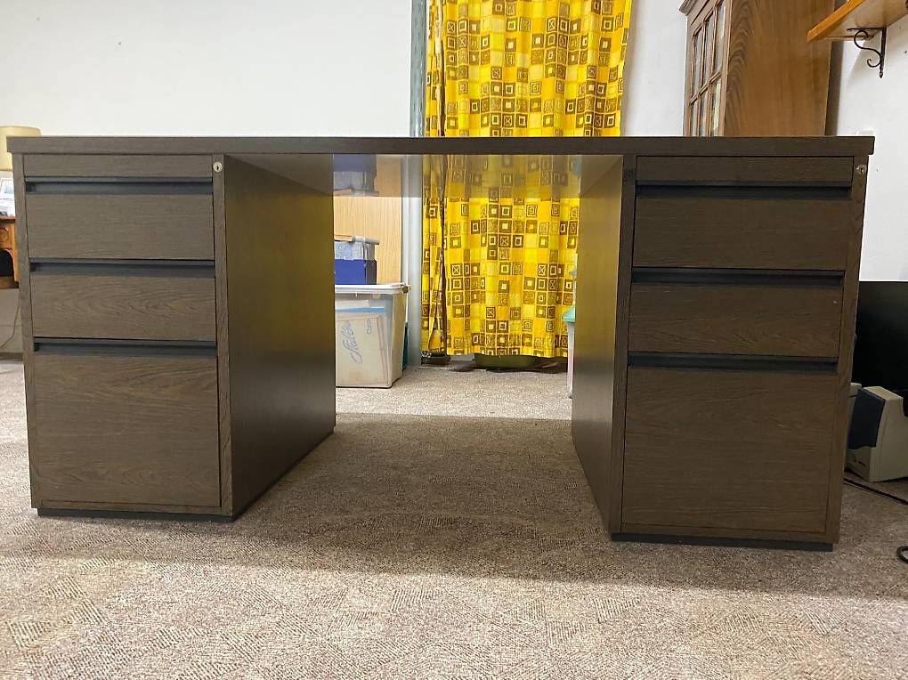 Scrivanie: Bureau avec tiroirs et multiples rangements modulaires – Usato da Confignon venduto da art_89j6