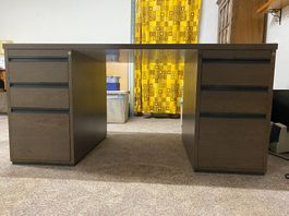 Bureau 2 caissons de 3 tiroirs et rangements modulaires