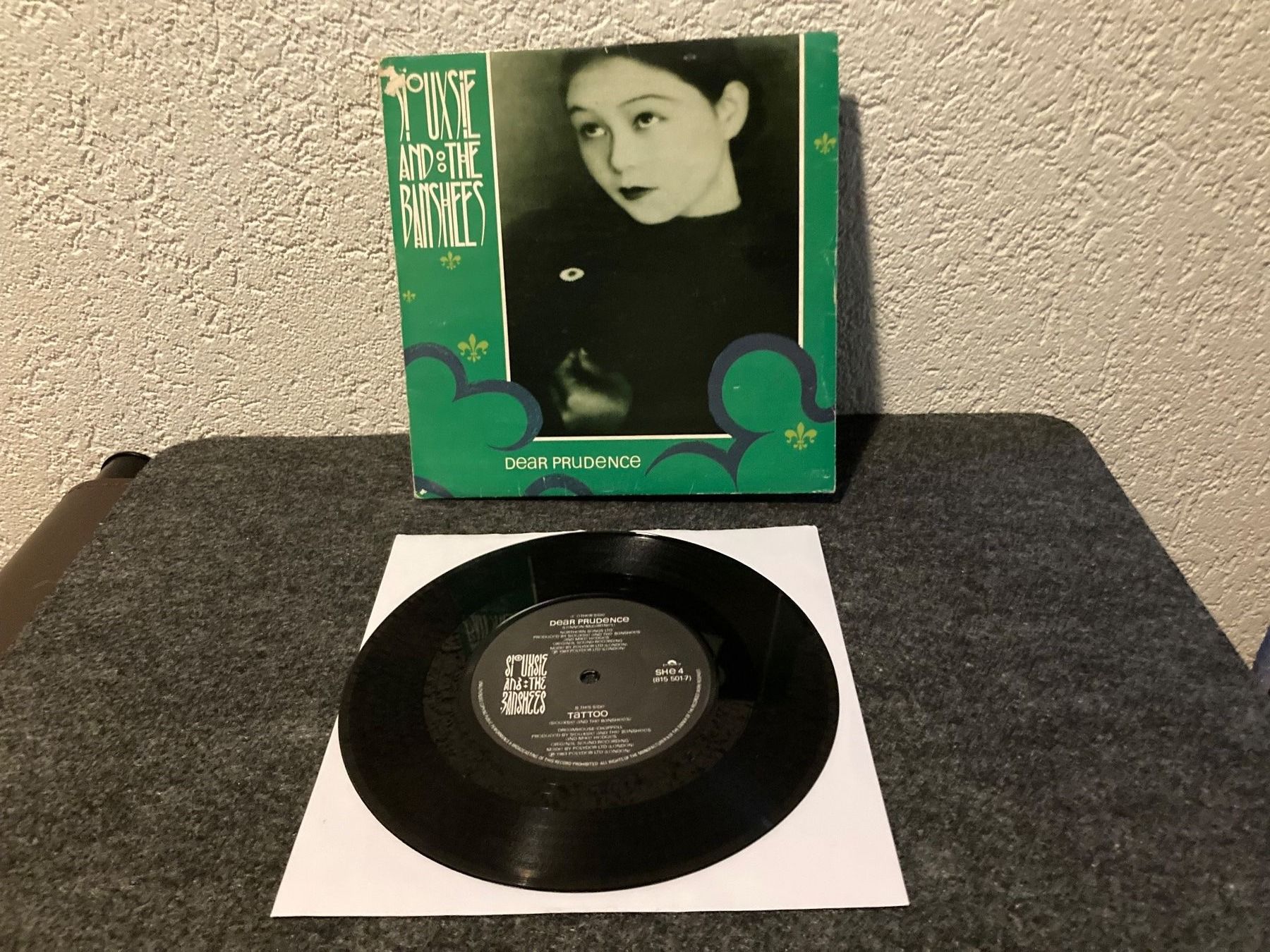 Dischi in vinile: Siouxsie And The Banshees - Dear Prudence – Usato da Fribourg venduto da Karushi
