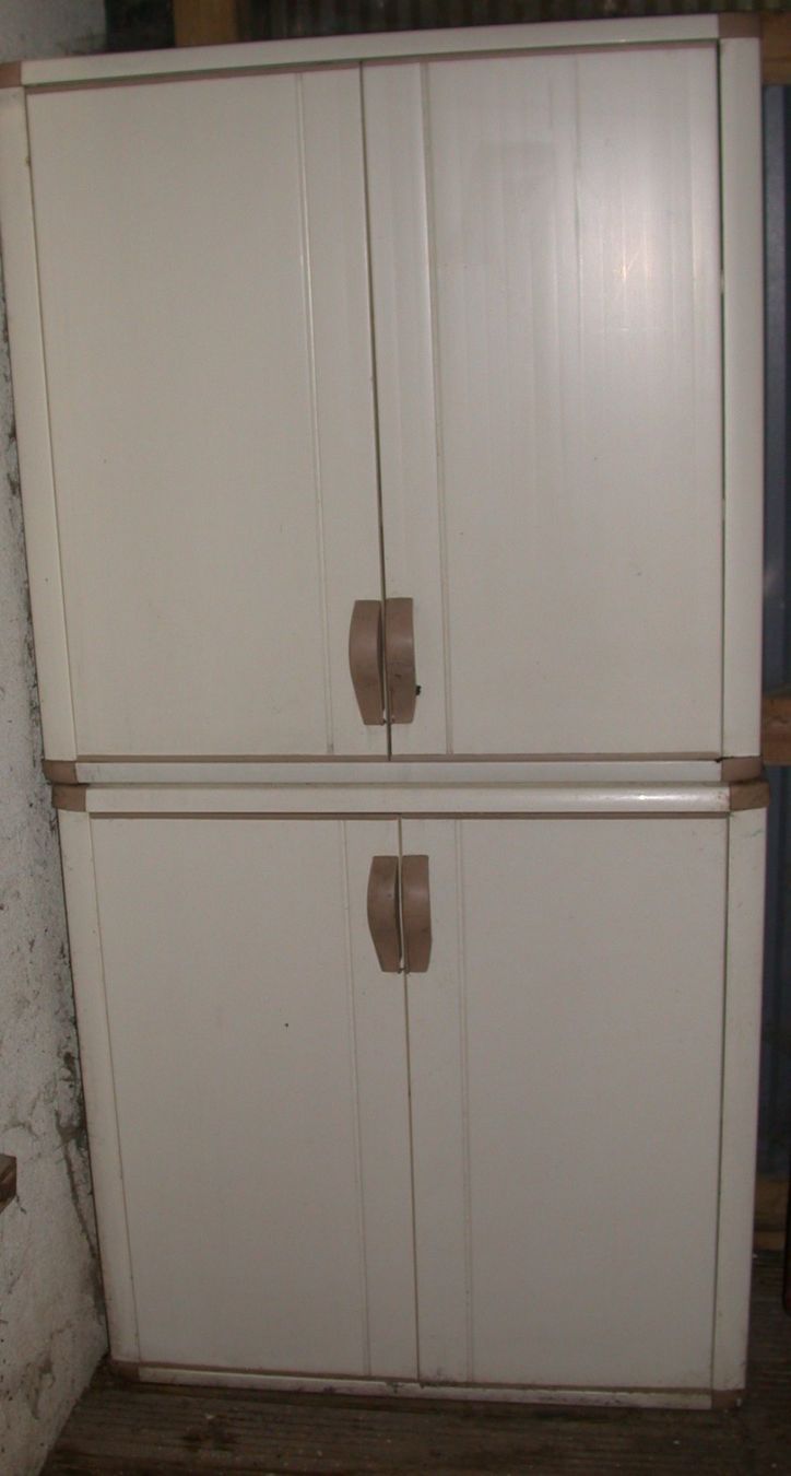 Armoires: Schrank Kunststoff – D'occasion à Lengnau AG par imf_s96l