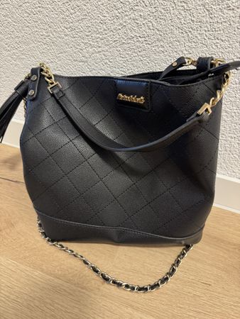 Schwarze Handtasche mit Kette – sehr gepflegt