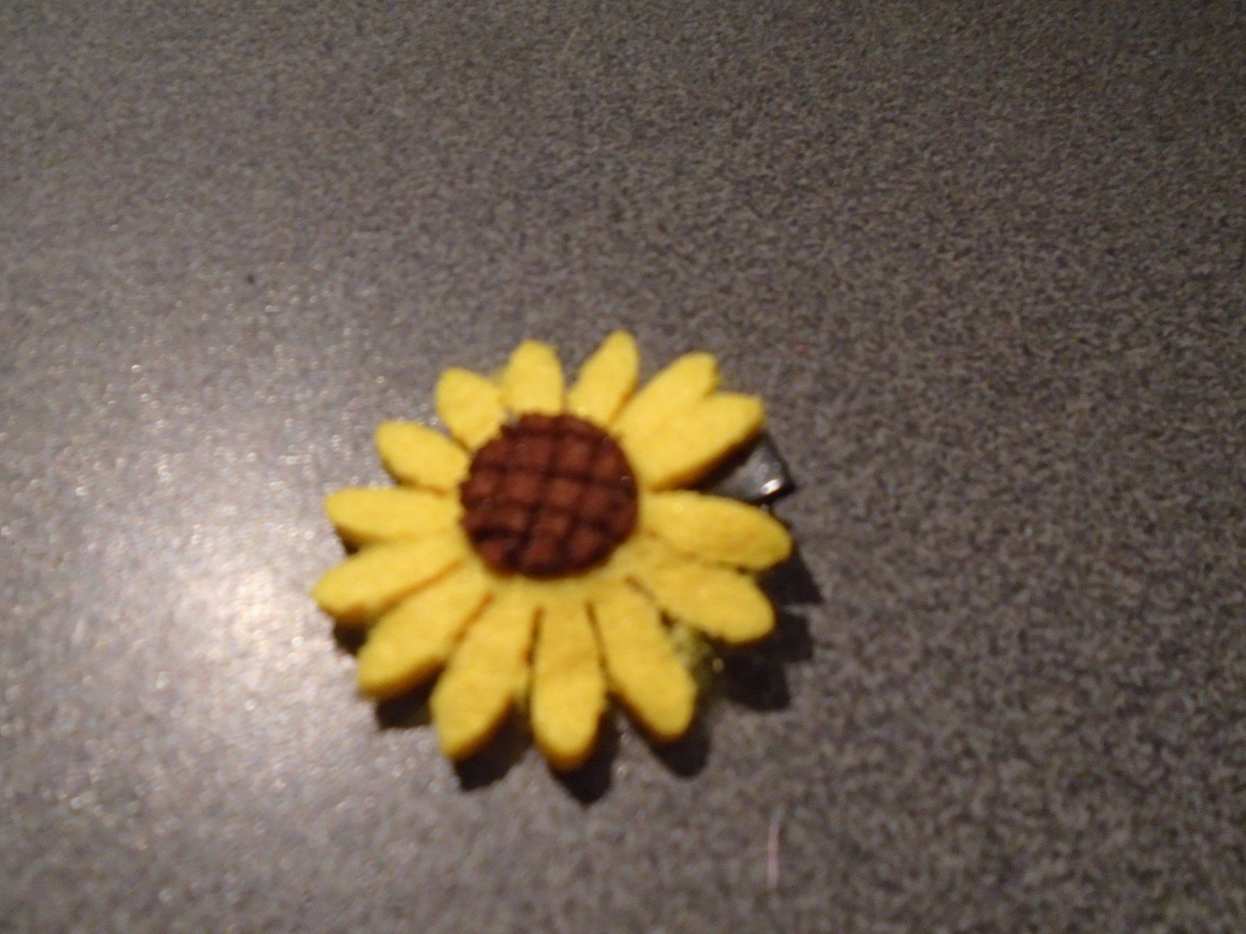 Accessori per capelli: Haarspange Blume gelb, braune Mitte, gross – Nuovo e nell'imballaggio originale da Zürich venduto da abraxas1291