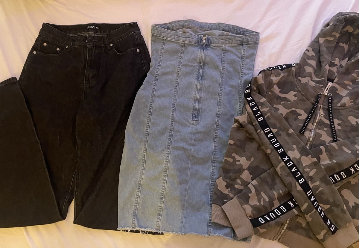 Lotti di vestiti: Kleider Set grösse Xs bis L – Usato da Erlinsbach SO venduto da dopadach