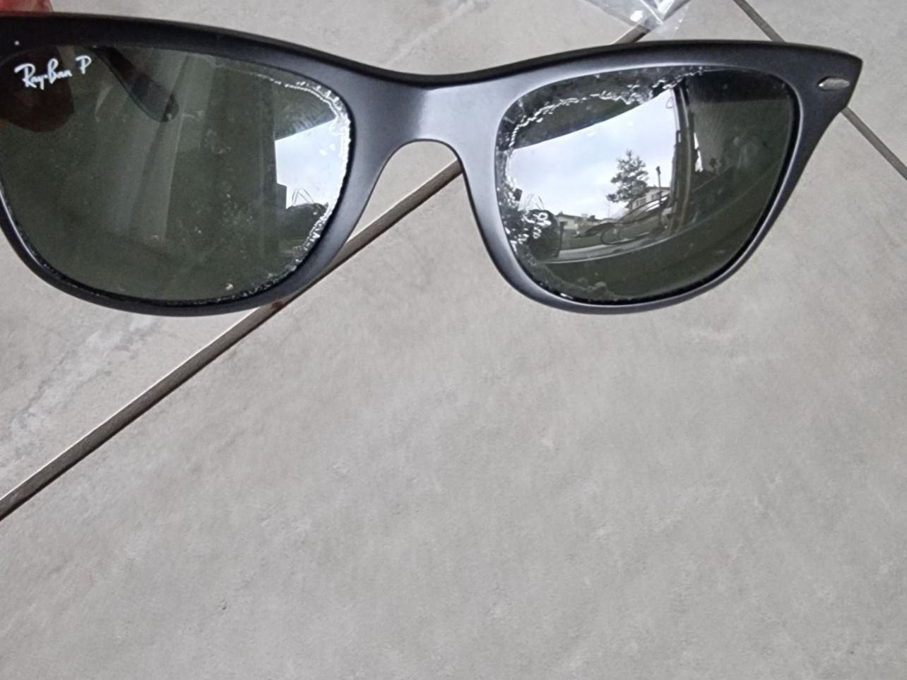 Ray-Ban Occhiali & Lenti: Ray-Ban Wayfarer Liteforce RB4195 – Difettoso da Wohlen AG venduto da niki31