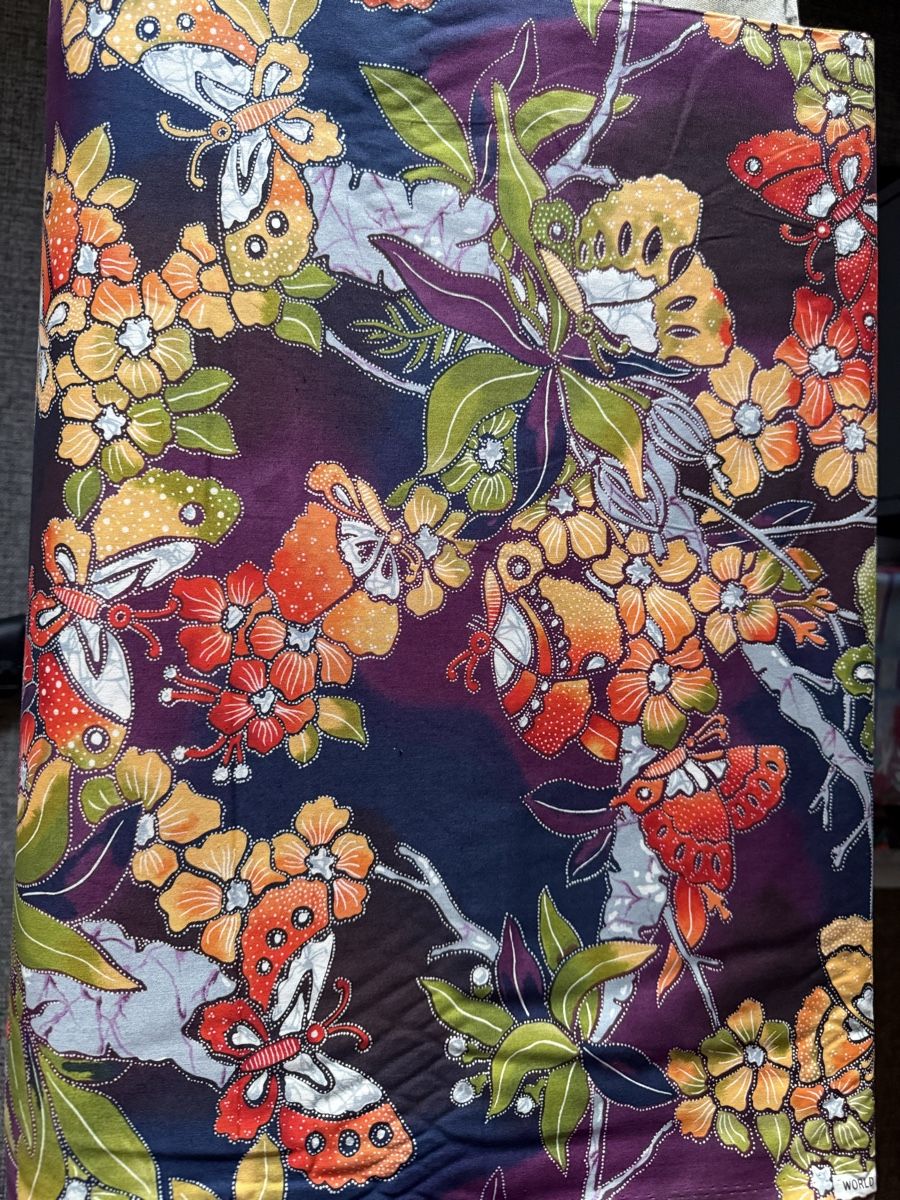 Stoffe: Stoff mit Blumen und Schmetterlingen  – Neu (gemäss Beschreibung) aus Bösingen von fabi__5