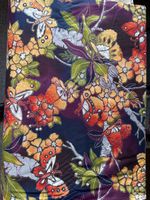 Stoff mit Blumen und Schmetterlingen 