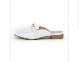 Mocassins blanc ouverts derrière