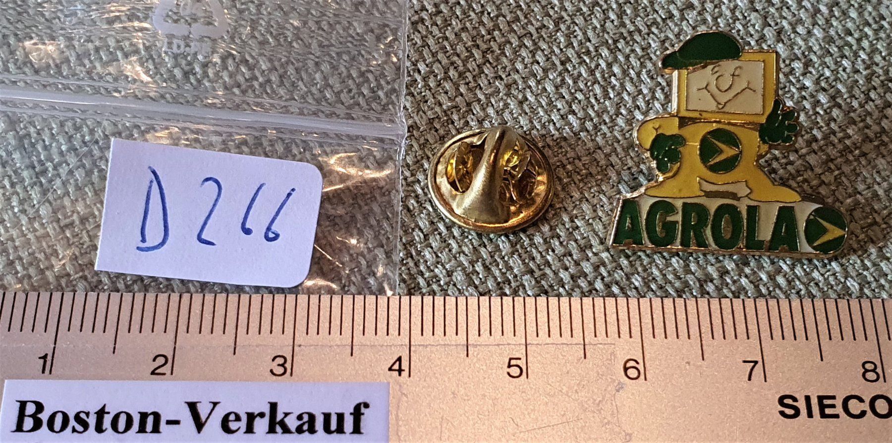 Altre raccolte & rarità: D266 - Pin AGROLA Zapfsäule Schweiz – Usato da Reinach BL venduto da Boston-Verkauf 2