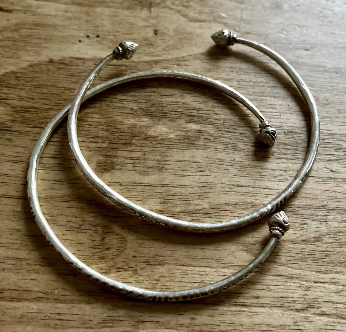 Bracciali & Braccialetti: 2 zarte Armreifen, Silber – Usato da Buchs AG venduto da Allerleis