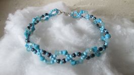 Wundervolles Armband mit blau funkelnden Swarovski Kristallk