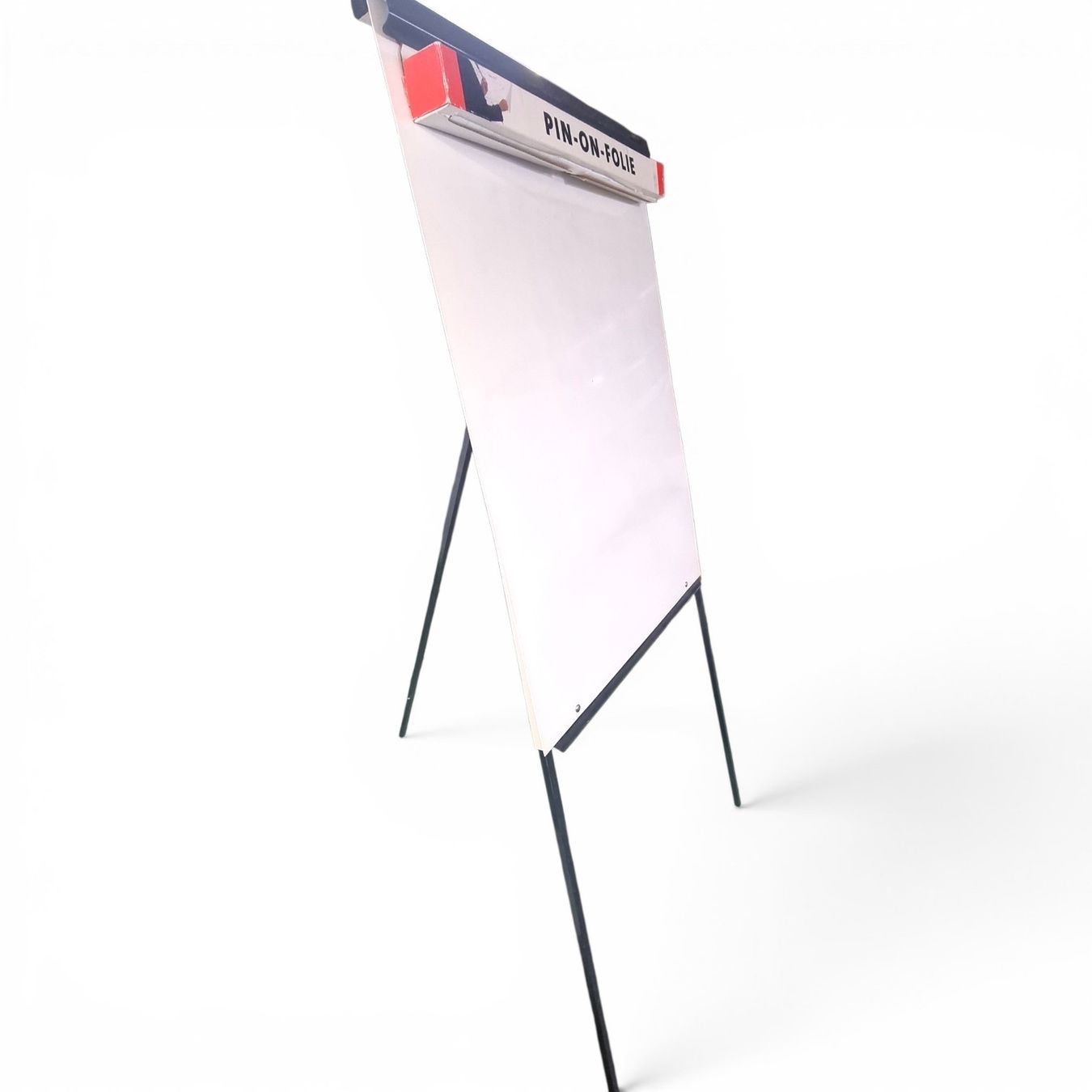 Ladenausstattungen & Messebau: Flipchart Ständer weiss mit Pin-On-Folie  – Gebraucht aus Zürich von Pinogaudio 4