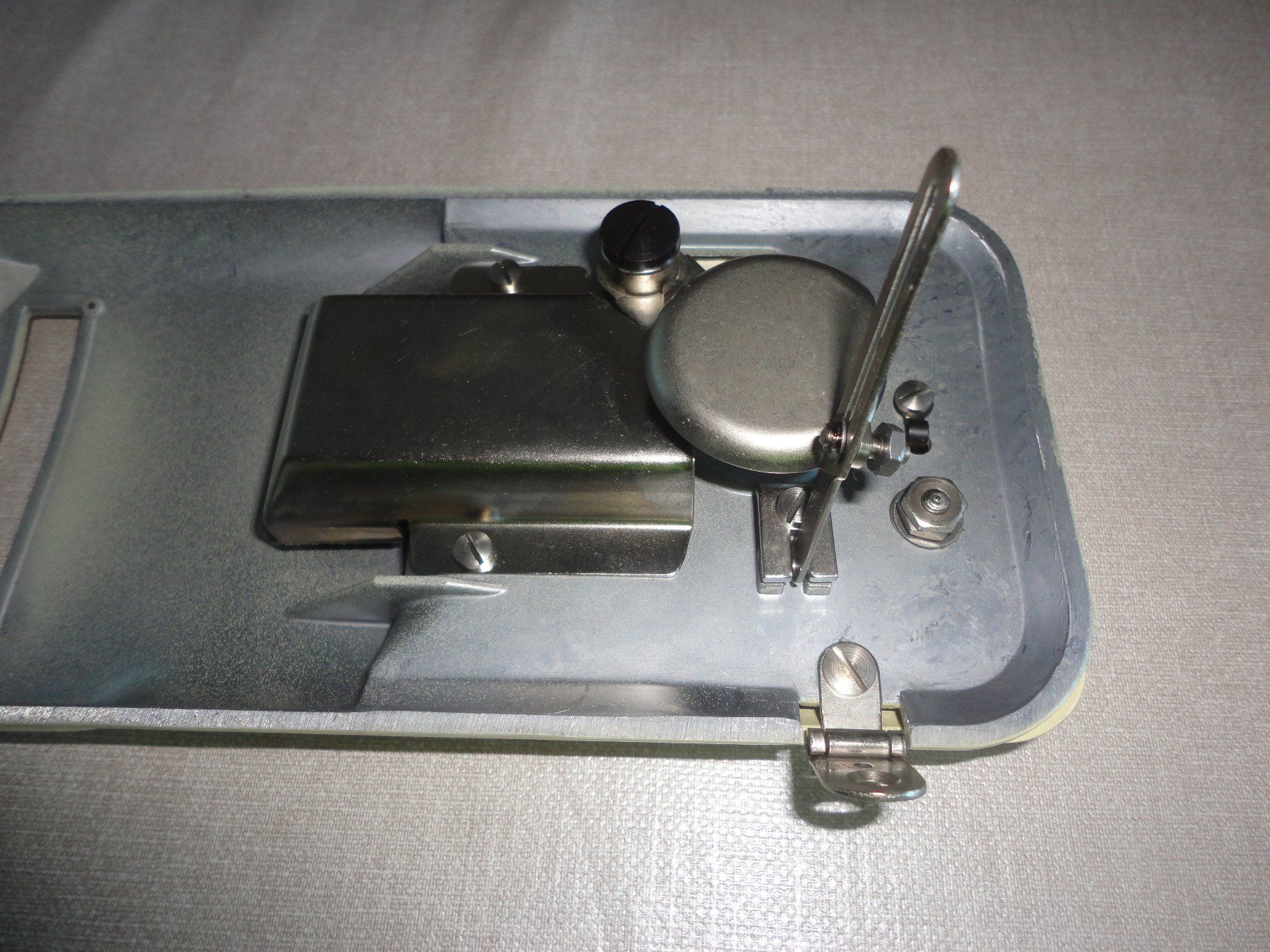 Bernina Nähmaschinen: Bernina 730 couvercle supérieur – Gebraucht aus Morges von toutoccaz 2
