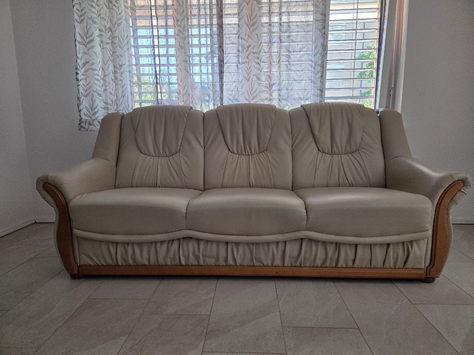 Sofas: Echtleder-Sofa mit Bettfunktion – Gebraucht aus Dübendorf von ang_27j6