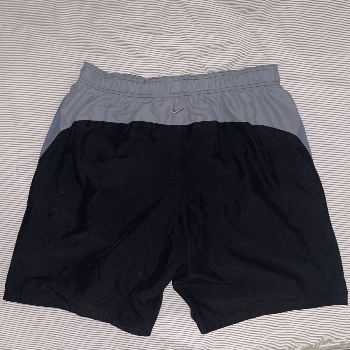 Nike Pantaloni: Vintage Nike Shorts - black/grey Size L – Usato da Wabern venduto da alestae 1