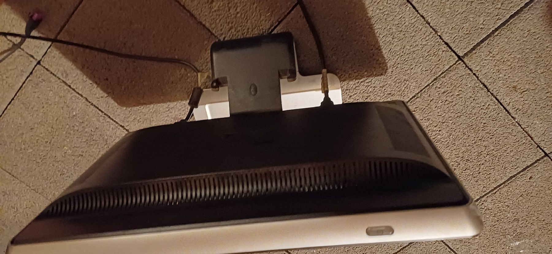 Monitore: Monitor HP 20 Zoll gebraucht inklusive Kabel – Gebraucht aus Steffisburg von jul_v8qb 1