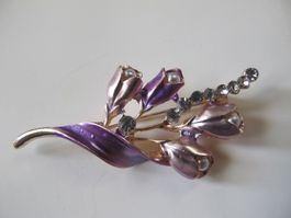 Schicke Brosche, goldfarben, lila, mit Perlen