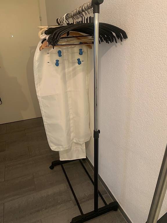 Guardaroba: Kleiderstangen auf Rollen  – Usato da Langenthal venduto da bar_2znq 1