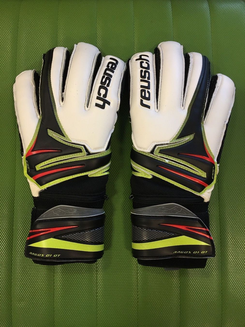 Reusch Guanti & manicotti: REUSCH   GOALIE     HANDSCHUHE        Gr. 10 – Nuovo e nell'imballaggio originale da Zürich venduto da LIQUIDATOR.CP