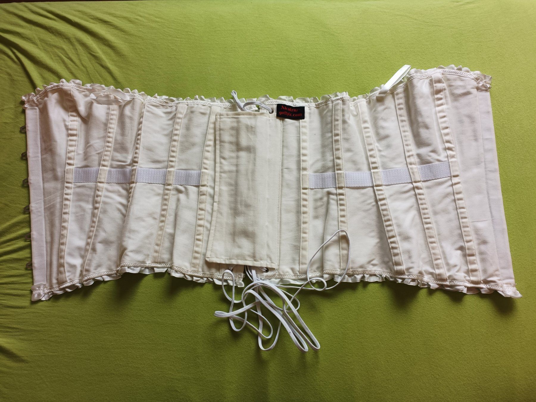 Kleiderpakete: 3er Set Gothic Korsetts / Corsagen – Gebraucht aus Schongau von  5