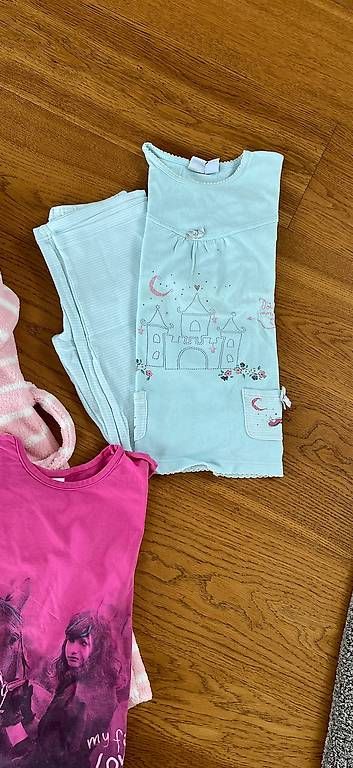 Accappatoi: Kleiderpaket 122/128 Mädchen Pyjamas Bademantel – Usato da Kastanienbaum venduto da pet_57dn 3
