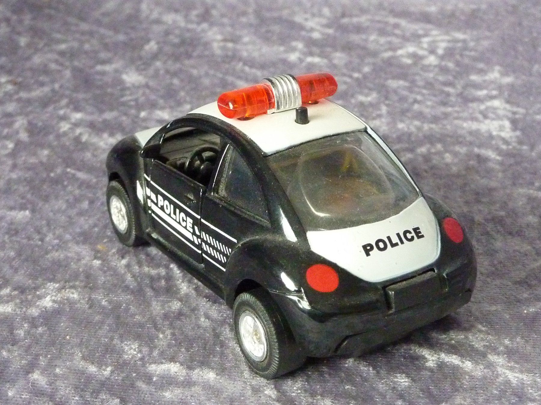 Volkswagen Modellini d'auto: VW New Beetle Police – Usato da Dürrenäsch venduto da modellautos4you 1