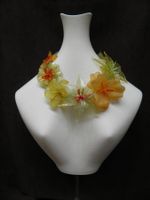 Üppiges Blumencollier