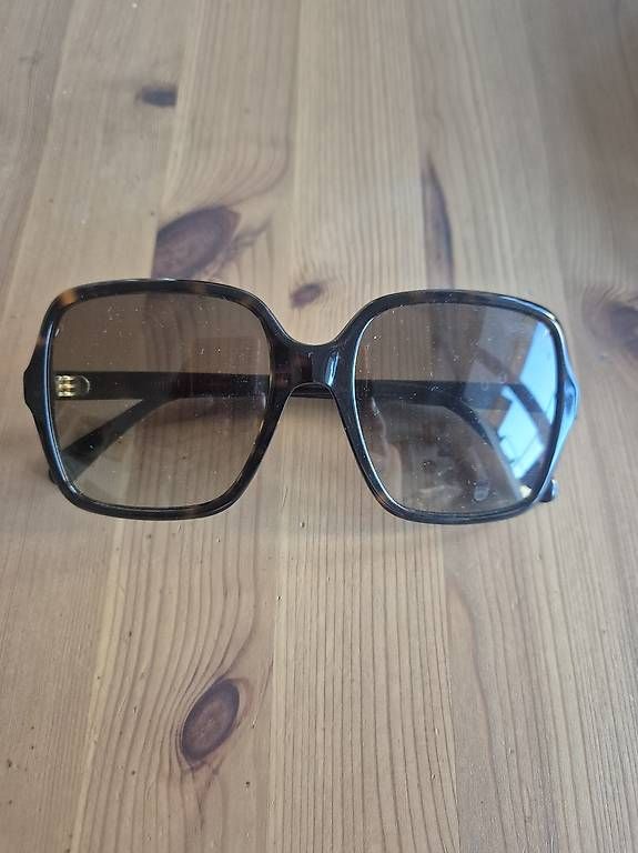 Lunettes & Verres: Lunettes soleil Givenchy – D'occasion à Genève par Marie121275
